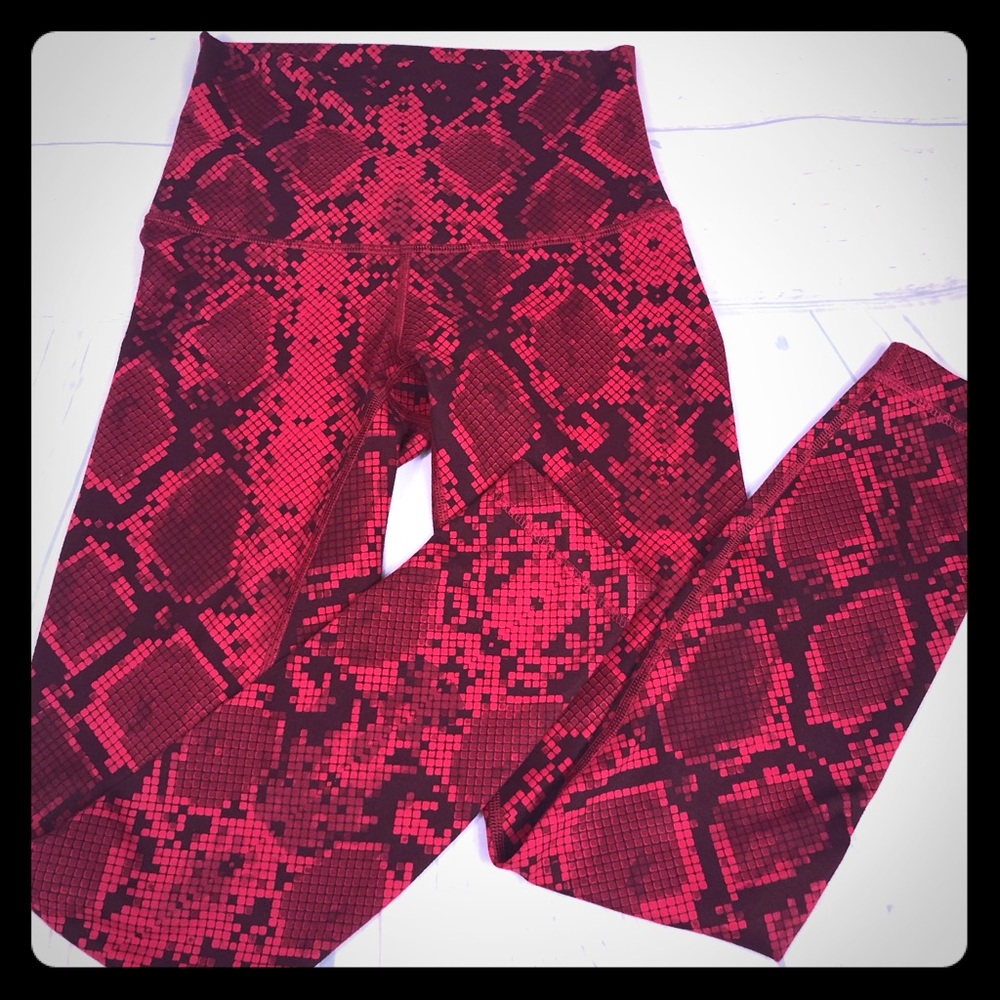 Lululemon vibrant fun workout leggings